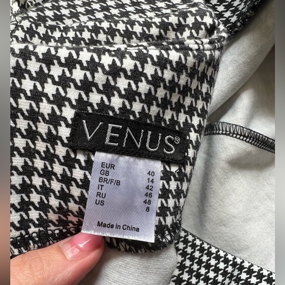 Venus Houndstooth Long Sleeve Dress 8 - Picture 11 of 12